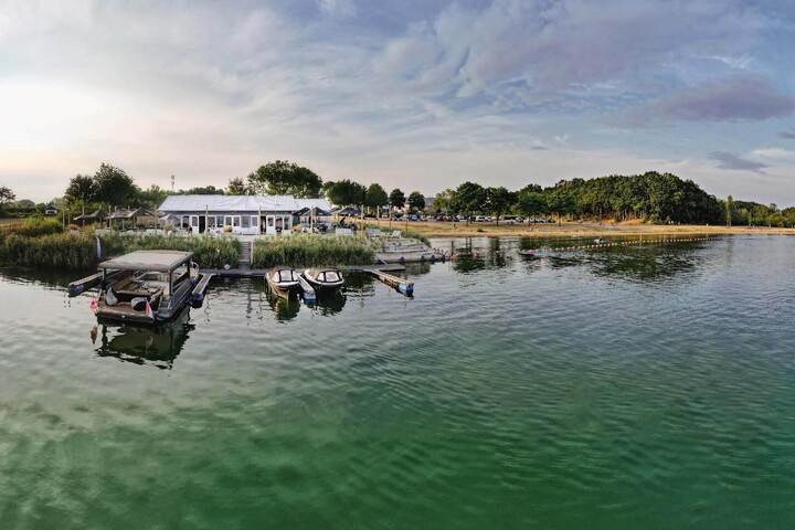 Strandpaviljoen <br>Évive aan het water